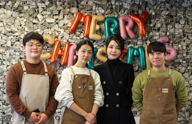 김건희 부산 찾아 보육원 출신 청년들 운영 카페 방문 