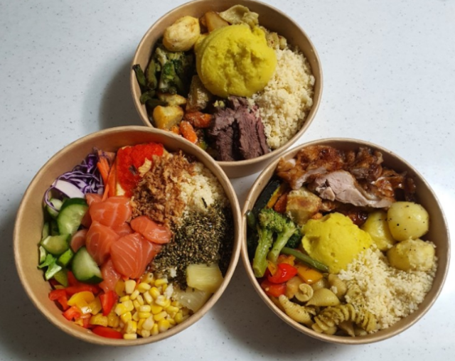 2층에 성매매 알선 사무실이 있었던 강남의 한 샐러드 가게 메뉴. 온라인 커뮤니티 캡처