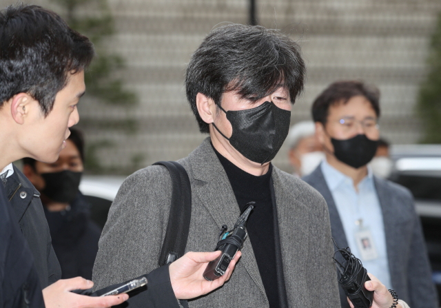 남욱 변호사가 9일 오전 서초구 서울중앙지방법원에서 열린 대장동 개발 사업 로비·특혜 의혹 관련 1심 속행 공판에 출석하고 있다. 연합뉴스