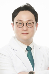 윤신혁 브이성형외과 원장. 브이성형외과 제공