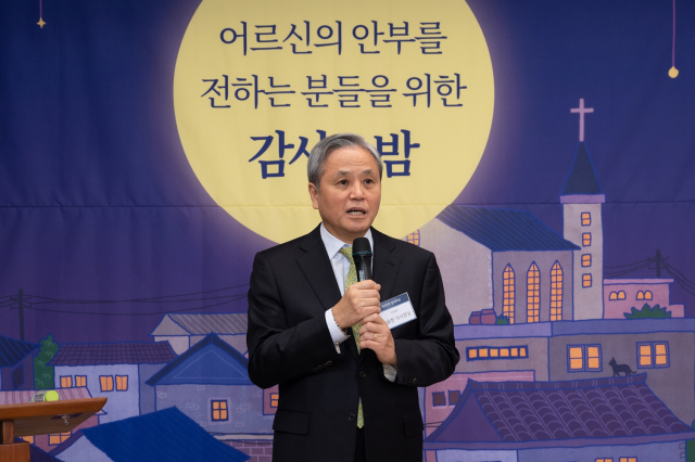 행사에서 우유안부를 전하는 대리점, 배달원에게 감사 인사를 전하는 호용한 이사장