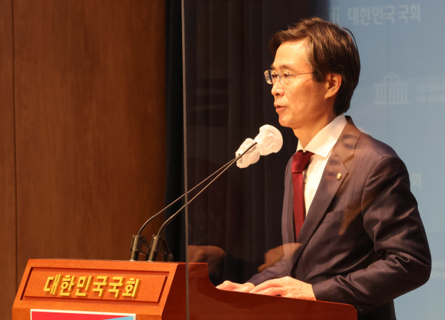 국민의힘 조경태 의원이 14일 국회 소통관에서 기자회견을 열고 