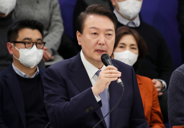 윤석열 대통령이 15일 서울 청와대 영빈관에서 열린 제1차 국정과제 점검회의를 주재하고 있다. 연합뉴스