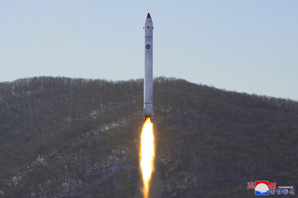 북한 국가우주개발국은 지난 18일 평안북도 철산군 동창리 서해위성발사장에서 정찰위성 개발을 위한 최종 단계의 중요 시험을 했다고 19일 조선중앙통신이 보도했다. [국내에서만 사용가능. 재배포 금지. For Use Only in the Republic of Korea. No Redistribution] 연합뉴스