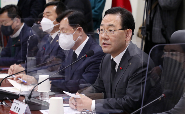 국민의힘 주호영 원내대표가 20일 오후 국회 의원회관 제9간담회실에서 열린 이태원 참사 유가족협의회 간담회에서 발언하고 있다. 연합뉴스