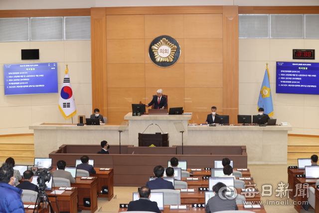 포항시의회 제301회 정례회 본회의에서 내년도 포항시 예산안을 의결하고 있다. 포항시의회 제공