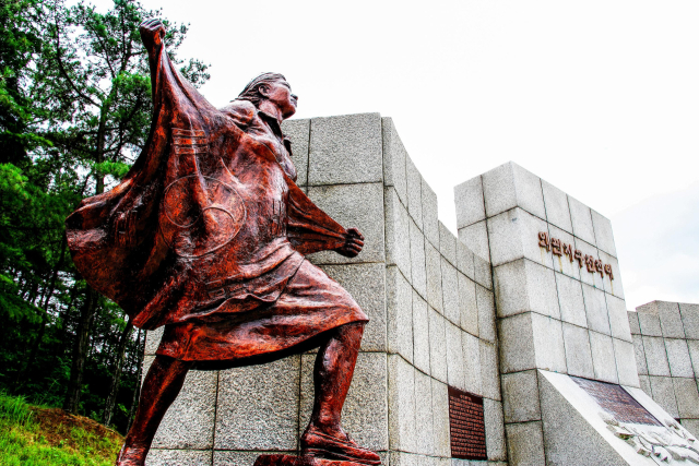 왜관 자고산 고지(303 고지)에서 북한군에 포로가 됐다 손이 묶인채 학살당한 미군. 다부동전적기념관 제공
