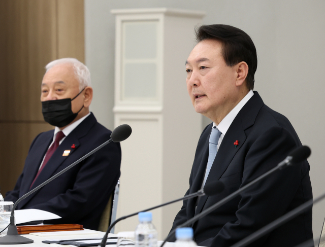 윤석열 대통령이 21일 서울 용산 대통령실 청사에서 열린 국민통합 추진성과 및 전략 보고회에서 발언하고 있다. 연합뉴스