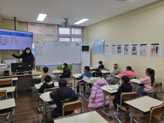 경주의 한 초등학교에서 고려인을 포함한 외국인 학생들을 대상으로 오전 교과시간에 한국어 수업을 별도로 진행하고 있다. 해당 학교 제공