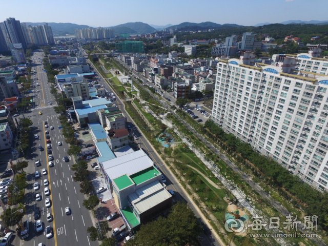 포항 철길숲은 주요 도심지 행정동 7개를 연결하는 9.3km 길이의 도심숲이다. 포항시 제공