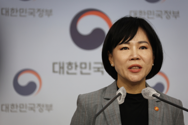 전현희 국민권익위원장이 22일 정부서울청사에서 지방의회의원 의정비 예산낭비 실태조사 결과를 발표하고 있다. 연합뉴스