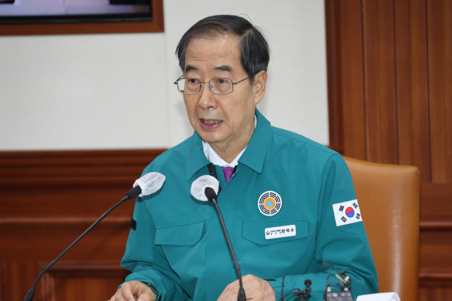 한덕수 국무총리가 23일 정부서울청사에서 열린 코로나19 중대본 회의를 주재하고 있다. 정부는 이날 코로나19 중대본 회의를 거쳐 실내 마스크 의무 조정안을 확정해 발표한다. 연합뉴스