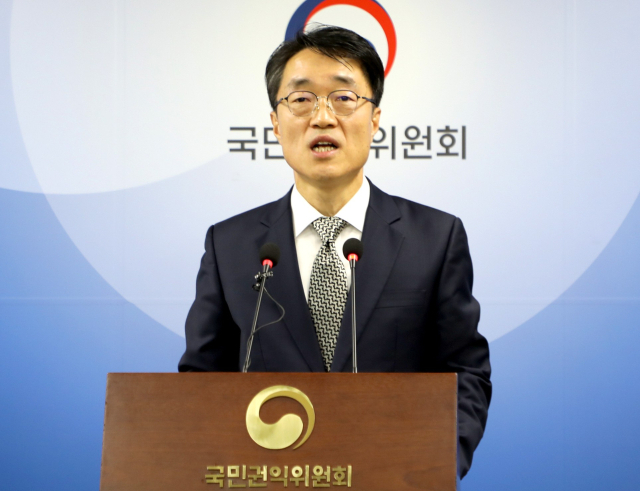 한삼석 국민권익위원회 부패방지국장이 23일 정부세종청사에서 공공기관 채용 비리 실태 전수조사 결과를 발표하고 있다. 연합뉴스