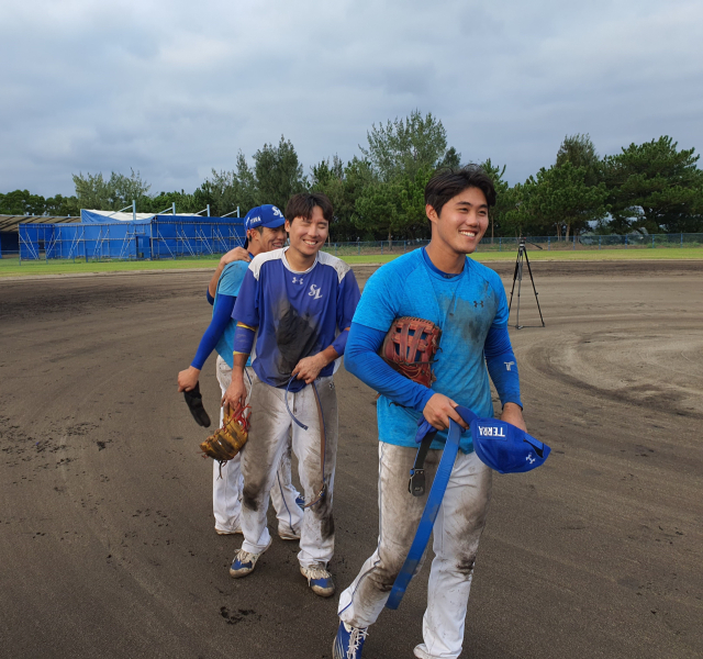 삼성라이온즈 좌타 기대주 공민규(맨 앞)가 오키나와 마무리캠프에서 