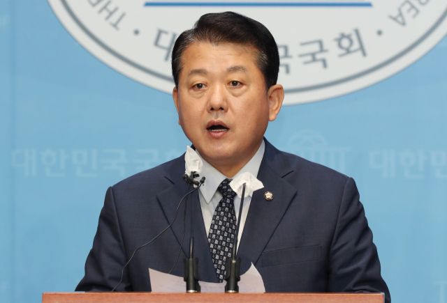 더불어민주당 서해 공무원 사망사건 TF 김병주 단장이 지난 7월 15일 국회 소통관에서 최종 결과 보고 기자회견을 하고 있다. 연합뉴스