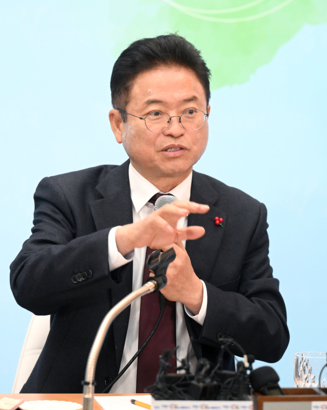 이철우 경북도지사가 27일 오후 내년도 도정 방향을 설명하는 언론 브리핑에서 지방시대를 강조하고 있다. 경북도 제공