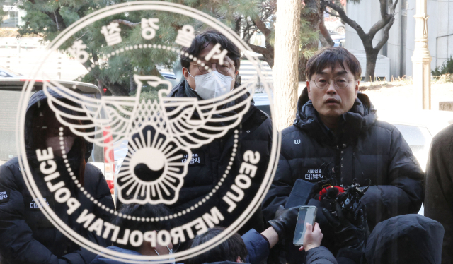 한동훈 법무부 장관의 주거지를 무단 침입한 혐의로 고발당한 유튜브 매체 