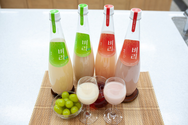자두·샤인머스캣 스파클링 막걸리. 김천시 제공
