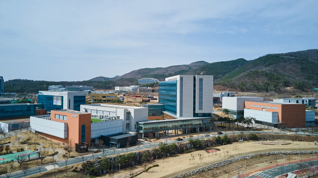 케이메디허브 의약생산센터가 주식회사 라플레가 개발한 림프부종 치료제의 전주기 개발을 지원할 예정이라고 29일 밝혔다. 케이메디허브 제공