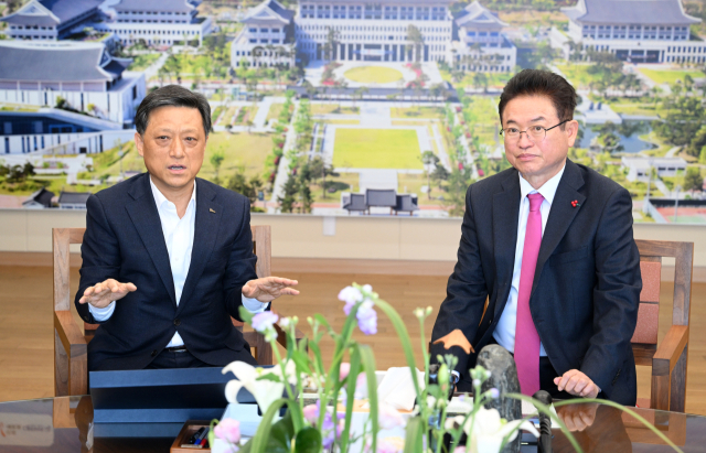 김학동 포스코 부회장 일행이 29일 경북도청에서 태풍 
