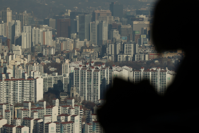 지난달 전국 아파트 미분양 물량이 5만8천가구를 넘어선 것으로 나타났다. 한달 새 미분양 주택이 1만 가구 넘게 늘면서 머잖아 정부가 