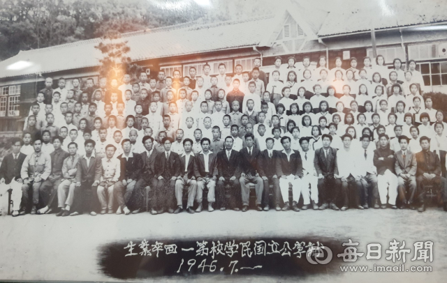 1946년 신녕초 졸업생 사진. 신녕초 제공