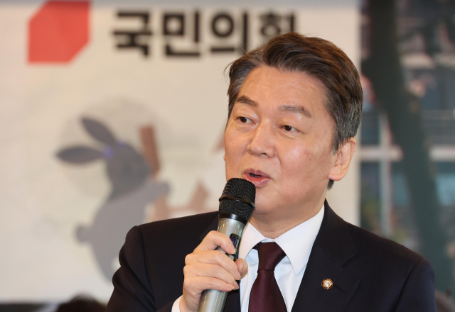 국민의힘 당권주자인 안철수 의원이 3일 경기도 하남시 한 음식점에서 열린 하남시 당협 당원 강연에서 인사말을 하고 있다. 연합뉴스