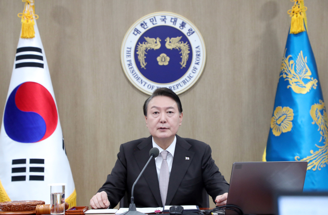 윤석열 대통령이 3일 서울 용산 대통령실 청사에서 열린 올해 첫 국무회의에서 발언하고 있다. 연합뉴스