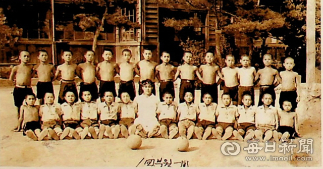 1951년 창단 된 풍기초등학교 1회 축구부. 풍기초 제공