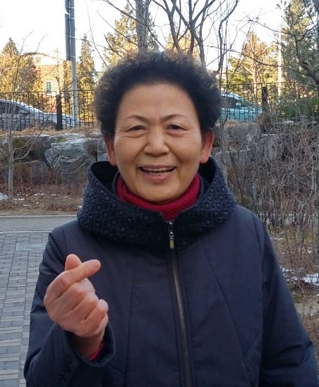 빈병 수거해 팔아서 마련한 돈을 기부해오고 있는 기부천사 최점옥 할머니. 안동시 제공