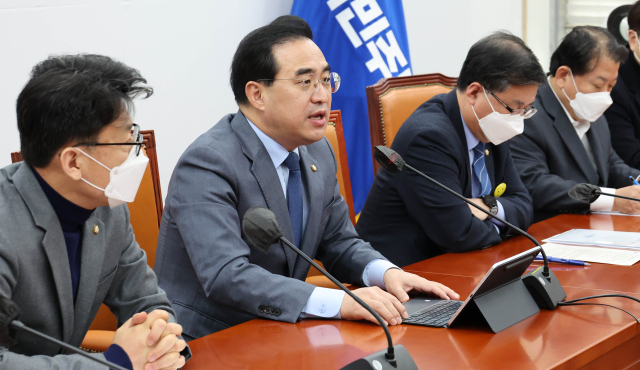 더불어민주당 박홍근 원내대표가 5일 국회에서 열린 정책조정회의에서 발언하고 있다. 연합뉴스