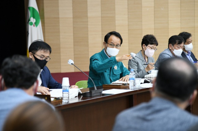 박남서 영주시장이 업무보고 자리에서 발언을 하고 있다. 영주시 제공