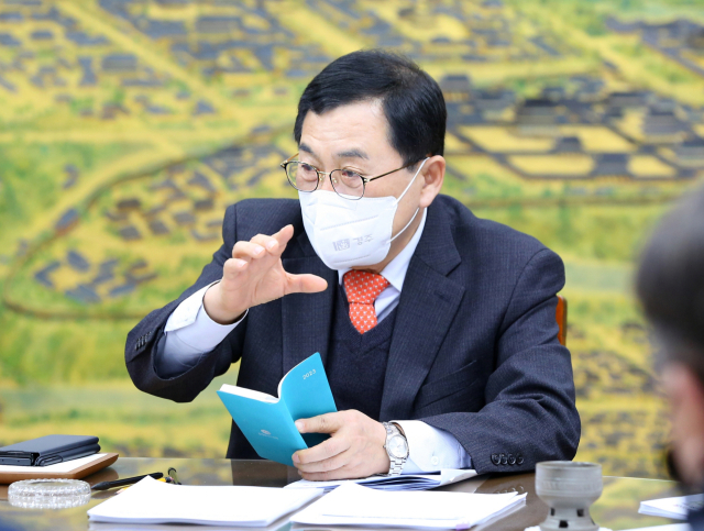주낙영 경주시장이 9일 오전 경주시청에서 열린 새해 첫 간부 공무원 회의를 주재하고 있다. 경주시 제공