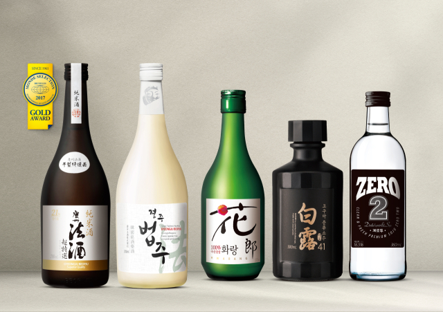 경주법주㈜와 금복주가 선보이는 전통주와 프리미엄 소주들. 금복주 제공