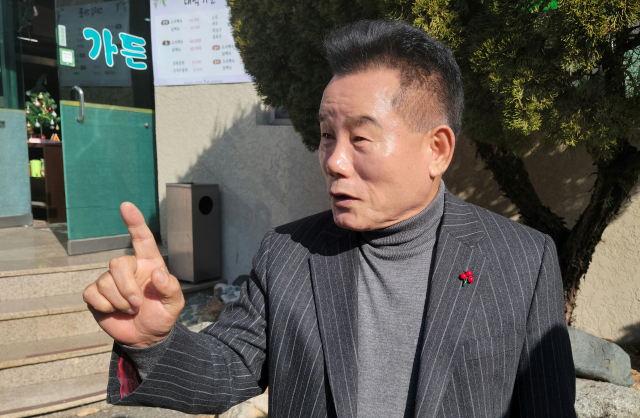 10일 경북도의회 출입기자와 간담회를 마치고 나온 배한철 경북도의회 의장이 