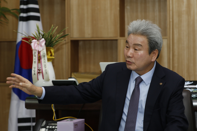 10일 서울 영등포구 원효로1가에 위치한 재경대구경북시도민회에서 만난 양재곤 회장은 