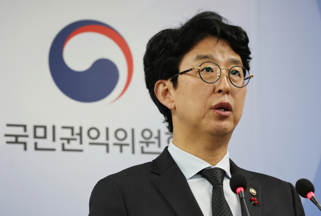 안성욱 국민권익위원회 부위원장 겸 사무처장이 11일 오전 세종시 정부세종청사에서 2020년부터 2022년까지 3년간 추진한 공공기관 사규 부패영향평가 추진실적 및 성과를 발표하고 있다. 연합뉴스