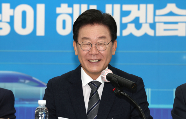 더불어민주당 이재명 대표가 11일 오전 인천시 남동구 더불어민주당 인천시당에서 열린 최고위원회의에서 발언하고 있다. 연합뉴스