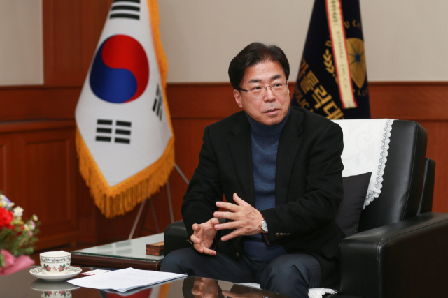 성한기 대구가톨릭대 총장은 