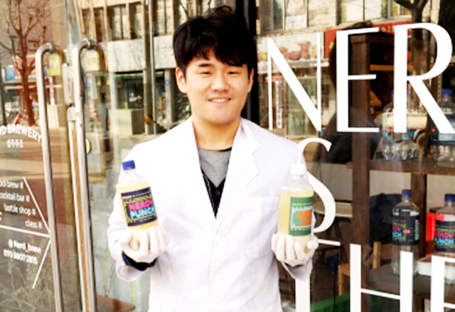 너드브루어리가 만든 막걸리를 소개하는 이승철 대표. 이화섭 기자.