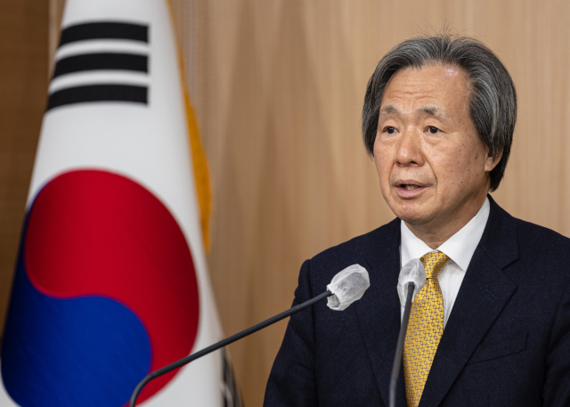정기석 코로나19 특별대응단장 겸 국가감염병위기대응자문위원장이 16일 오전 서울 종로구 정부청사별관에서 열린 코로나19 대응 중대본 브리핑에서 최근 감염 경향에 대해 말하고 있다. 연합뉴스