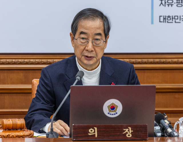 한덕수 국무총리가 17일 오전 서울 종로구 정부서울청사에서 열린 국무회의에서 발언하고 있다. 연합뉴스