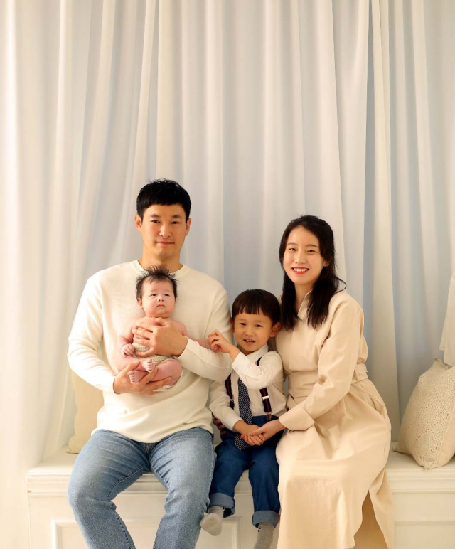 김량의·김진홍 부부와 첫째 아들 김도경(6), 둘째 아들 김하경.