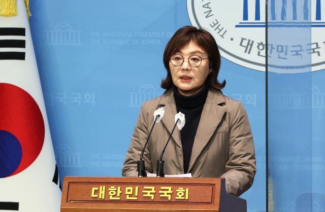 국민의힘 양금희 수석대변인이 25일 오후 서울 여의도 국회 소통관에서 더불어민주당 이재명 대표 관련 논평을 발표하고 있다. 연합뉴스