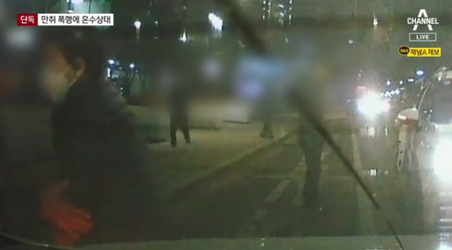 지난해 12월 18일 택시기사를 폭행한 혐의로 60대 남성이 경찰에 붙잡혔다. 채널A 보도화면 캡처