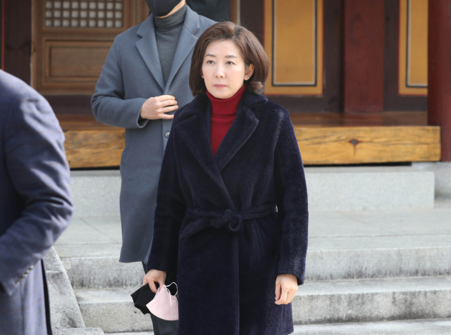 국민의힘 나경원 전 의원이 17일 대구 동구 팔공총림 동화사를 방문하고 있다. 연합뉴스