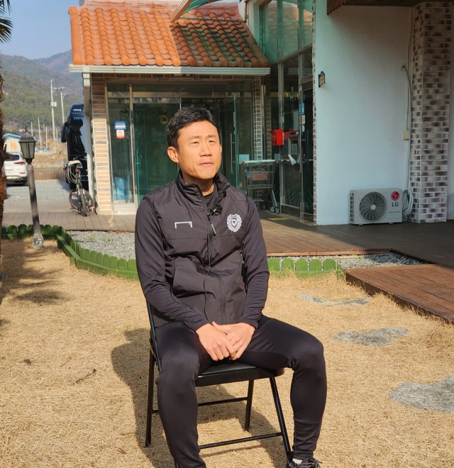 18일 오전 경남 남해 대구FC 전지훈련지에서 최원권 대구 감독이 기자회견을 진행하고 있다. 신중언 기자