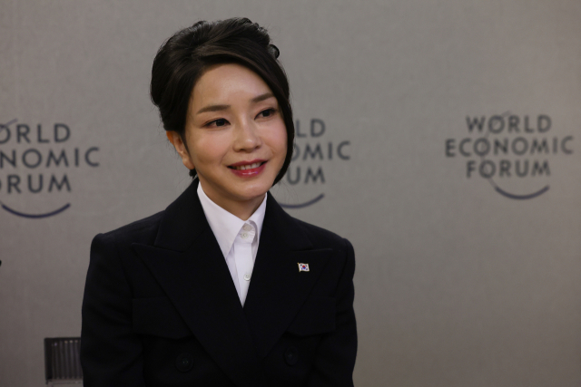 김건희 여사가 18일(현지시간) 스위스 다보스 콩그레스센터에서 세계경제포럼(WEF·다보스포럼) 연차총회 계기로 열린 