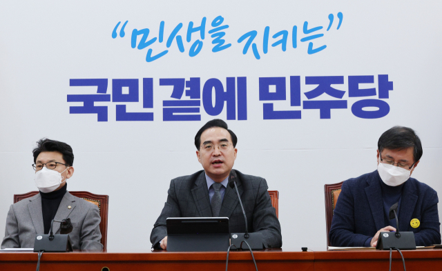 더불어민주당 박홍근 원내대표가 19일 오전 국회에서 열린 정책조정회의에서 발언하고 있다. 연합뉴스