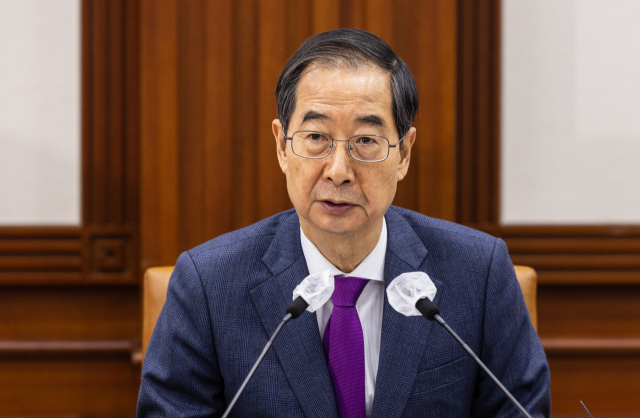 한덕수 국무총리가 19일 오전 서울 종로구 정부서울청사에서 열린 국정 현안 관계 장관회의에 참석해 발언하고 있다. 연합뉴스